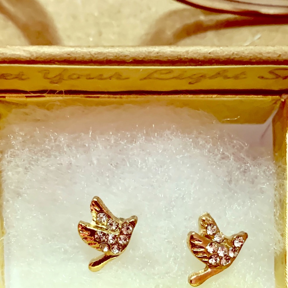 Precious Dove studded earrings